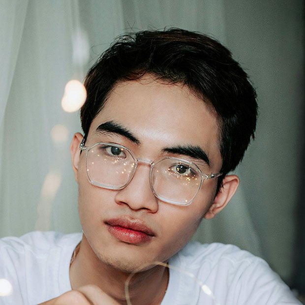 You are currently viewing How Well Do Your Glasses Flatter Your Face?